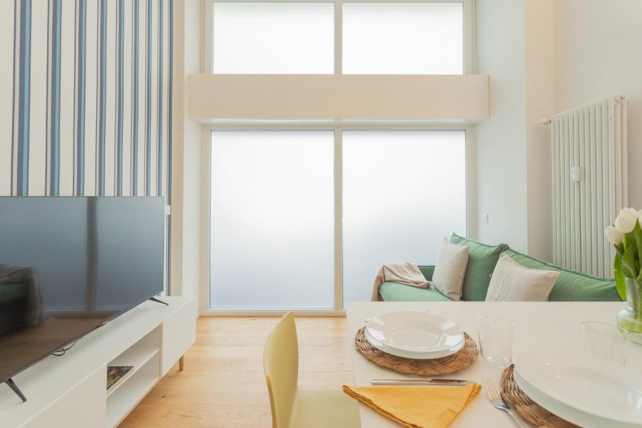 A Step From The Lake Apartment By Rent All コモ エクステリア 写真